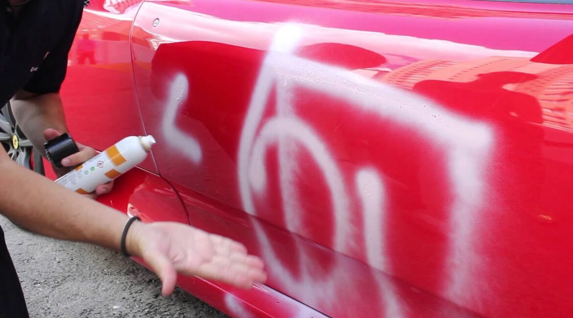 Remoção de pingos de tinta, pichação ou piche na lataria do carro podem ser mais fáceis do que se imagina