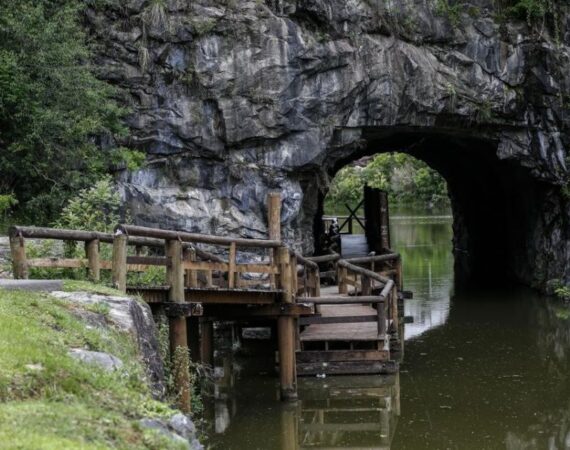 Túnel do Parque Tanguá será reaberto com passeios guiados após quase dois anos